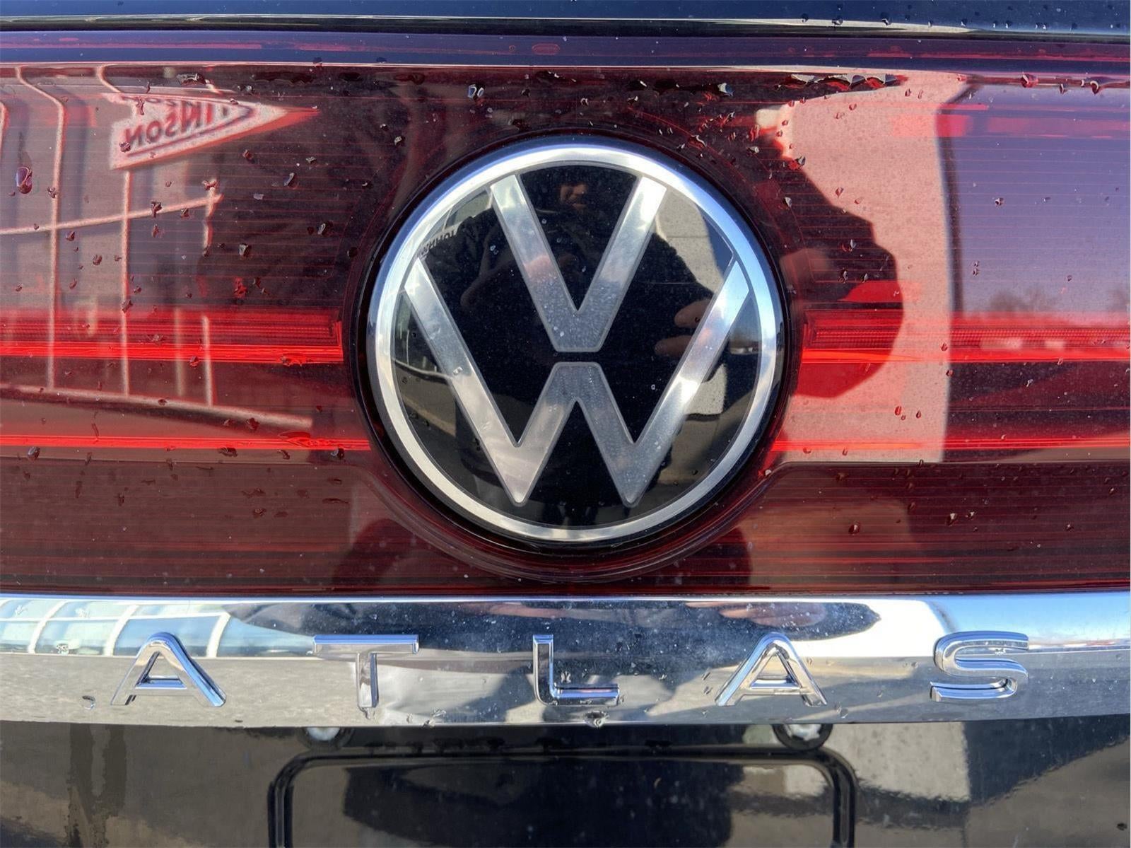 2025 Volkswagen Atlas 2.0T SE w/Technology