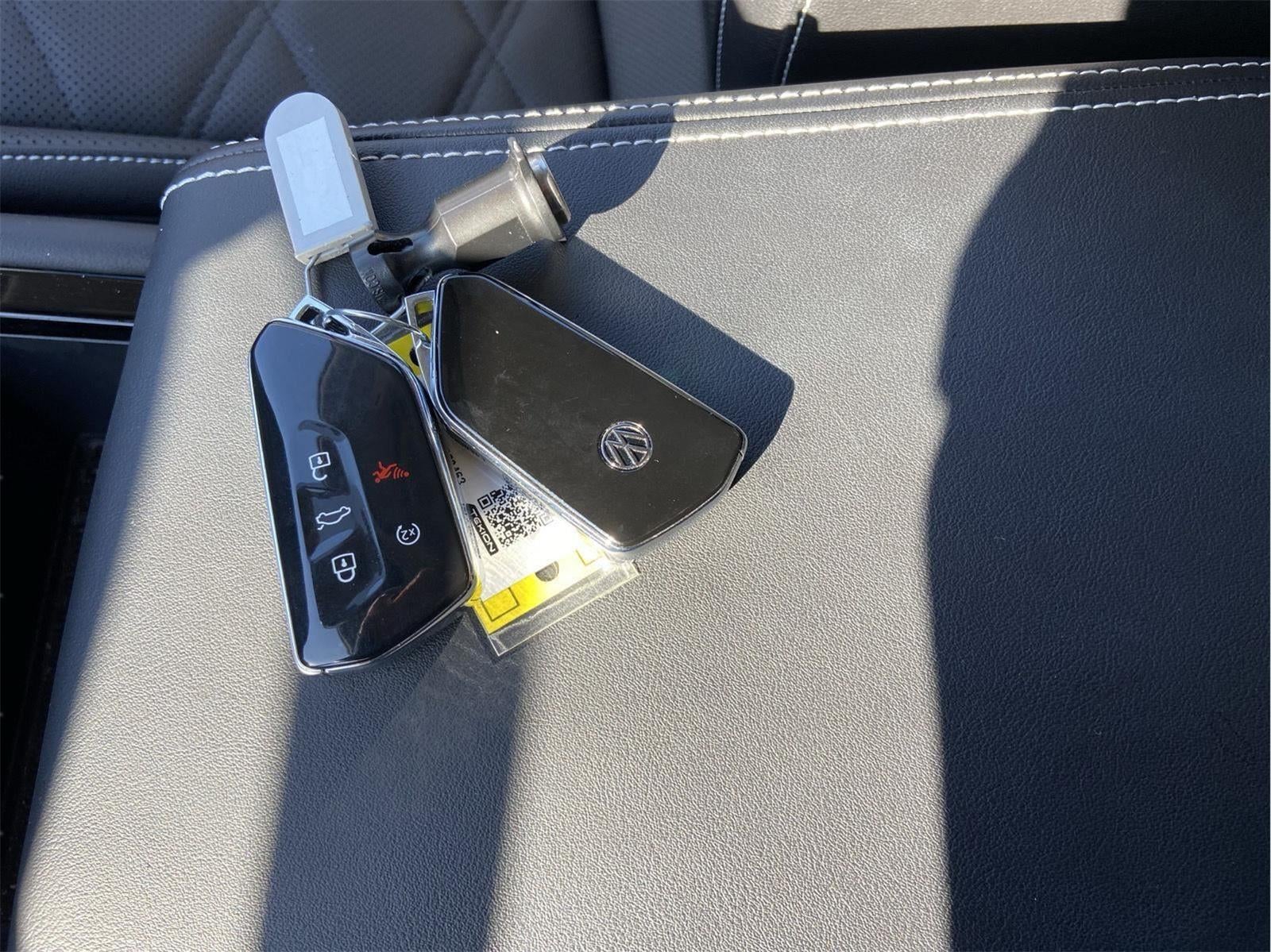 2025 Volkswagen Atlas 2.0T SE w/Technology