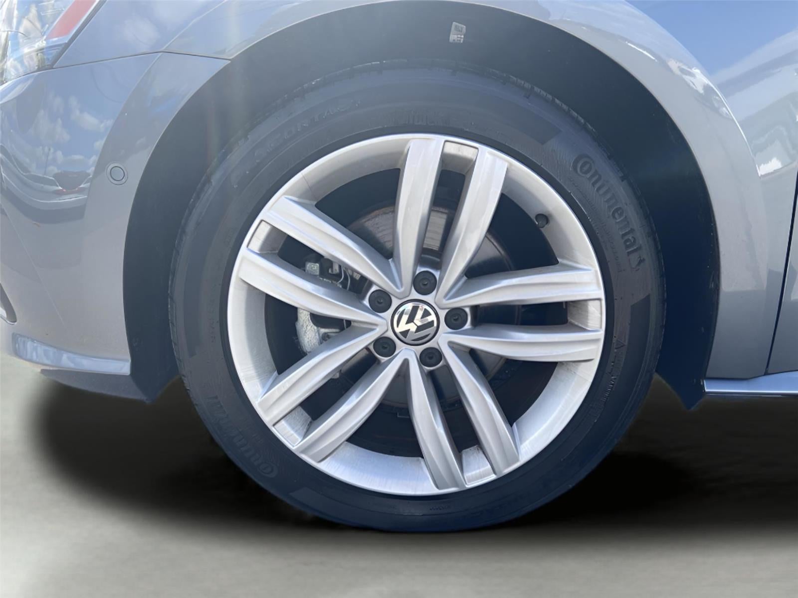 2018 Volkswagen Passat 2.0T SEL Premium