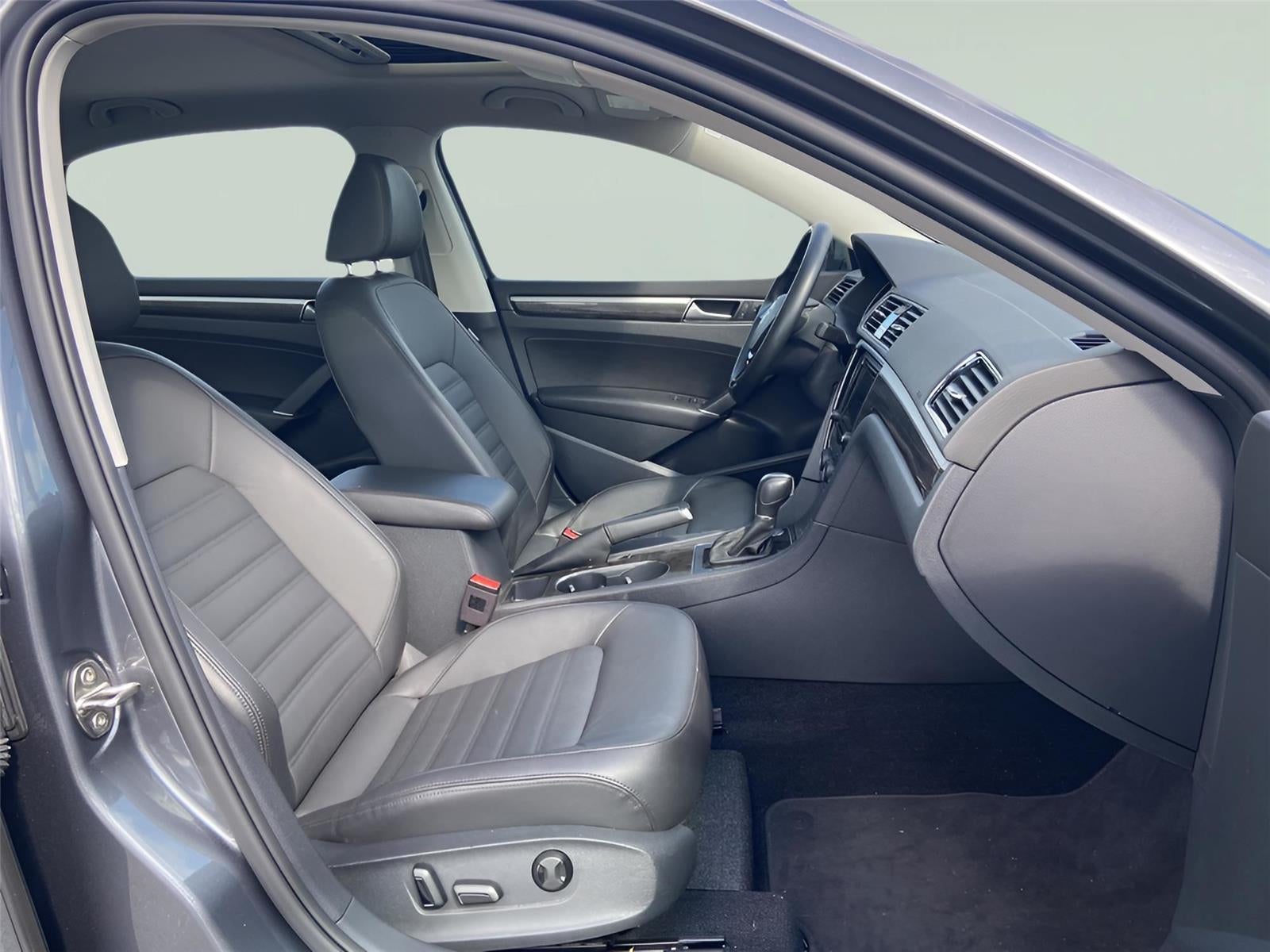 2018 Volkswagen Passat 2.0T SEL Premium