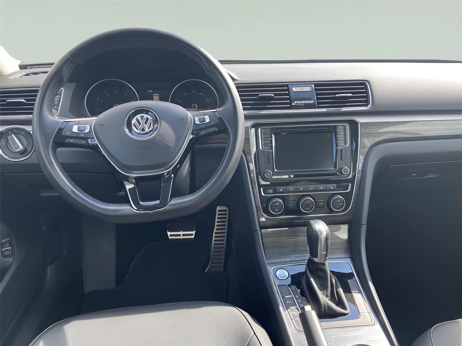 2018 Volkswagen Passat 2.0T SEL Premium
