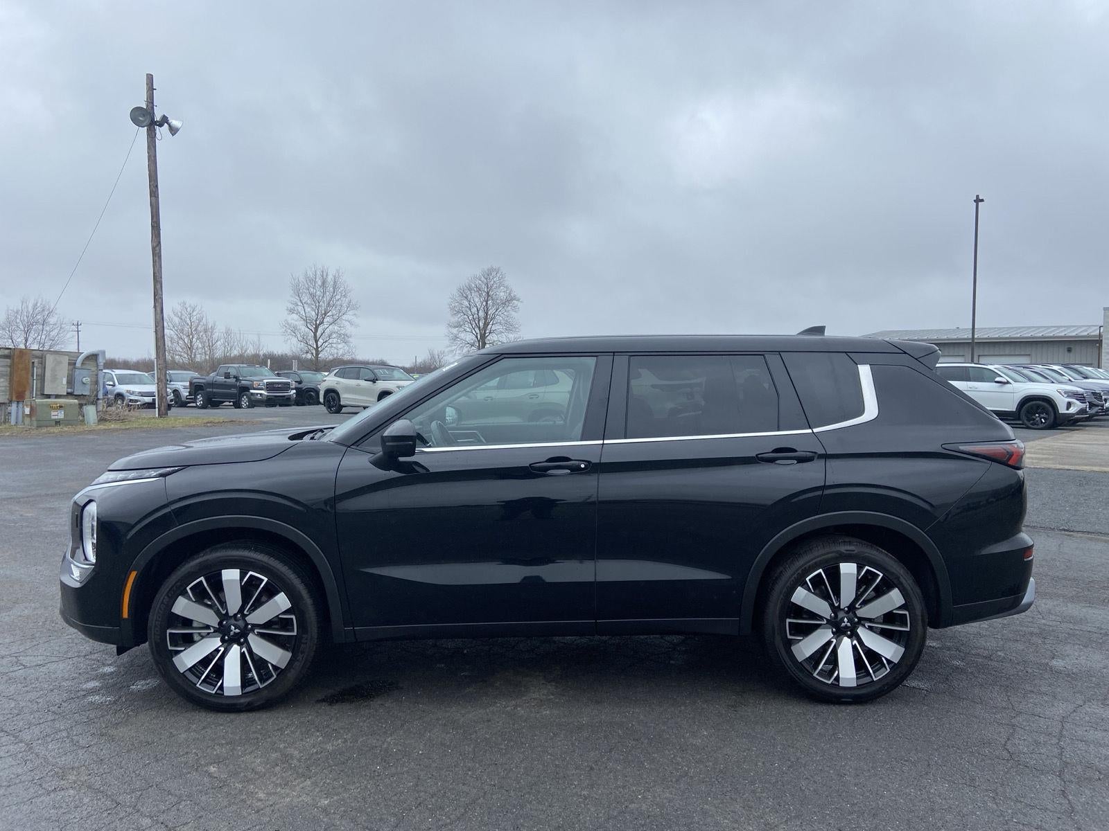 2025 Mitsubishi Outlander SE