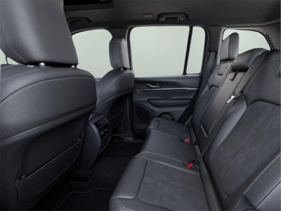 2026 Jeep Grand Cherokee Laredo Altitude