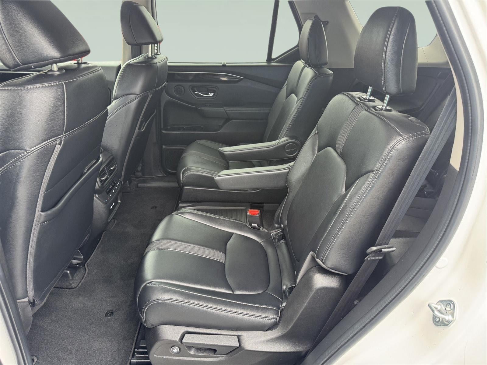 2023 Honda Pilot EX-L w/Rear Captain's Chairs
