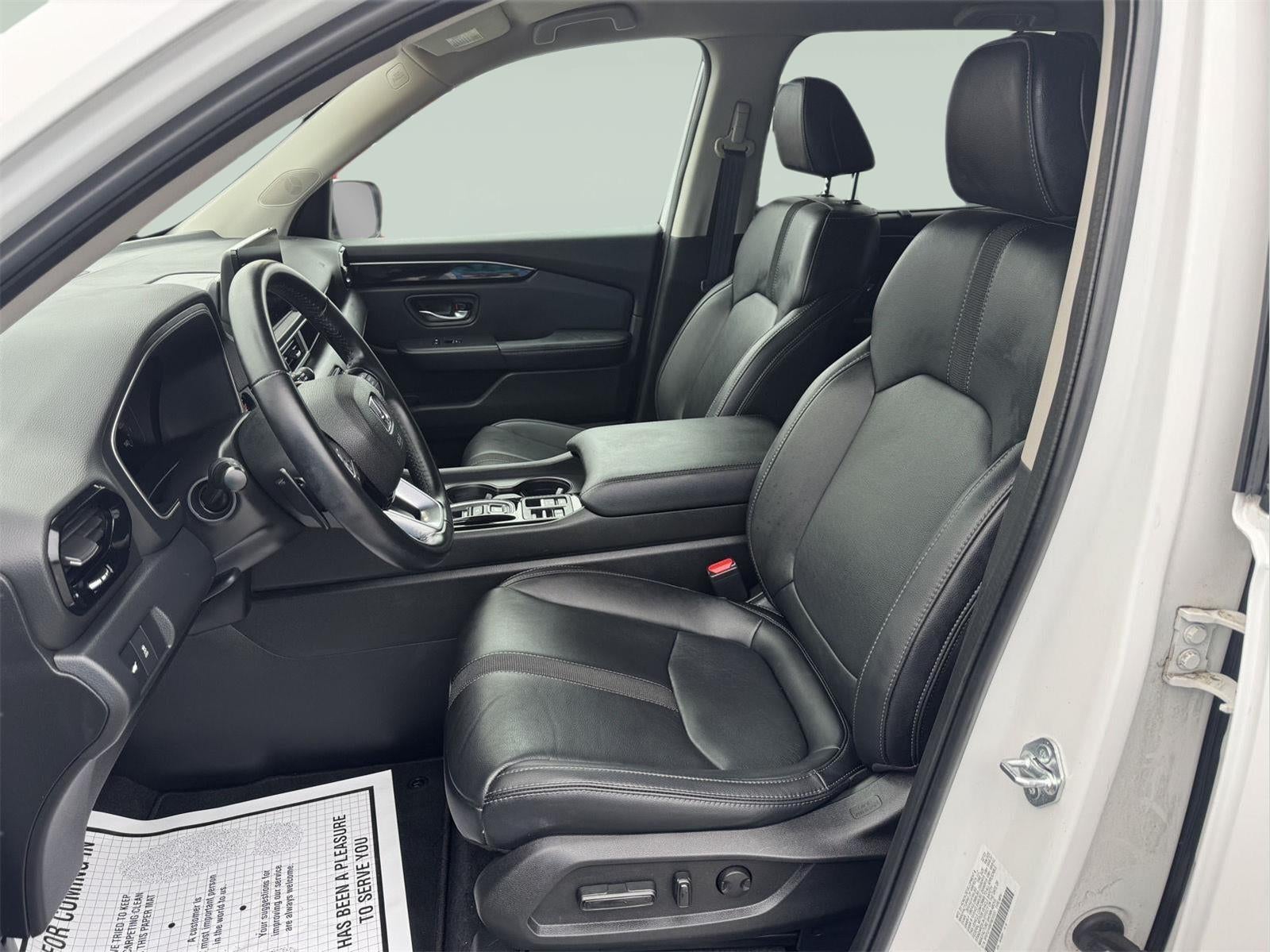 2023 Honda Pilot EX-L w/Rear Captain's Chairs