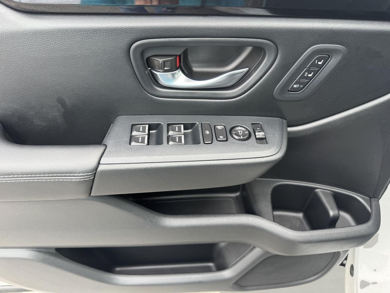 2023 Honda Pilot EX-L w/Rear Captain's Chairs