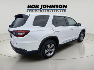 2023 Honda Pilot EX-L w/Rear Captain's Chairs