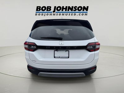 2023 Honda Pilot EX-L w/Rear Captain's Chairs