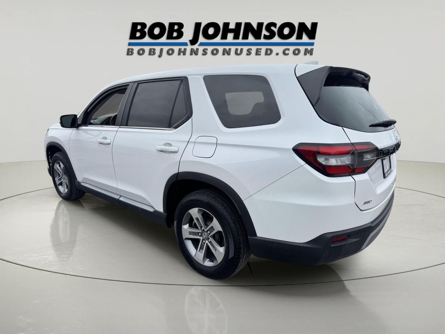 2023 Honda Pilot EX-L w/Rear Captain's Chairs