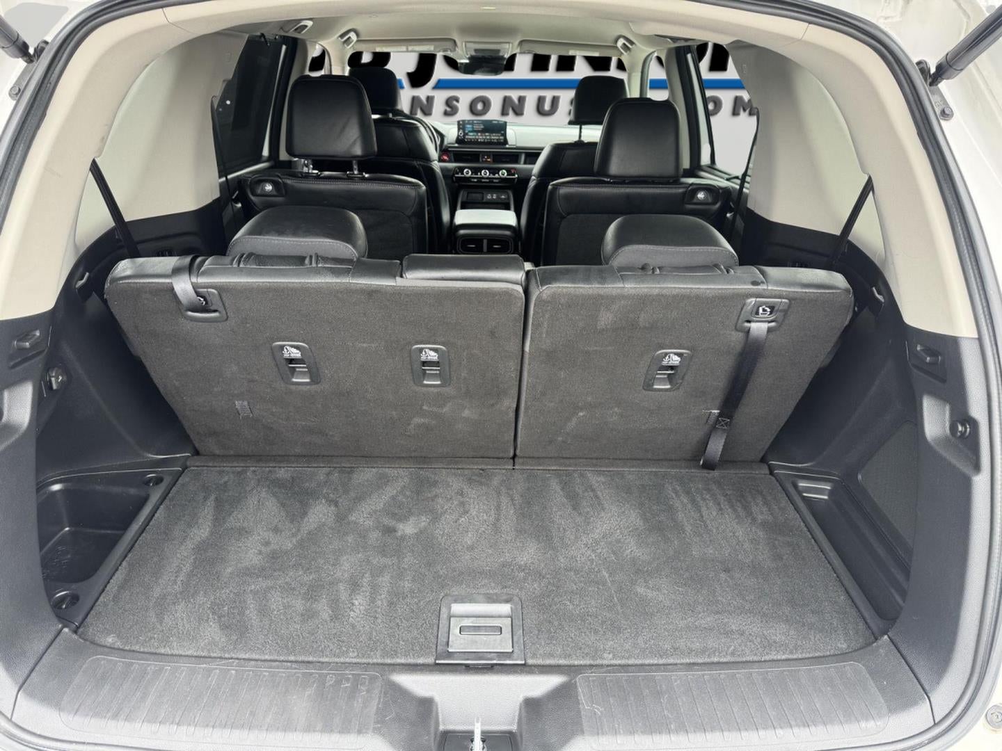 2023 Honda Pilot EX-L w/Rear Captain's Chairs