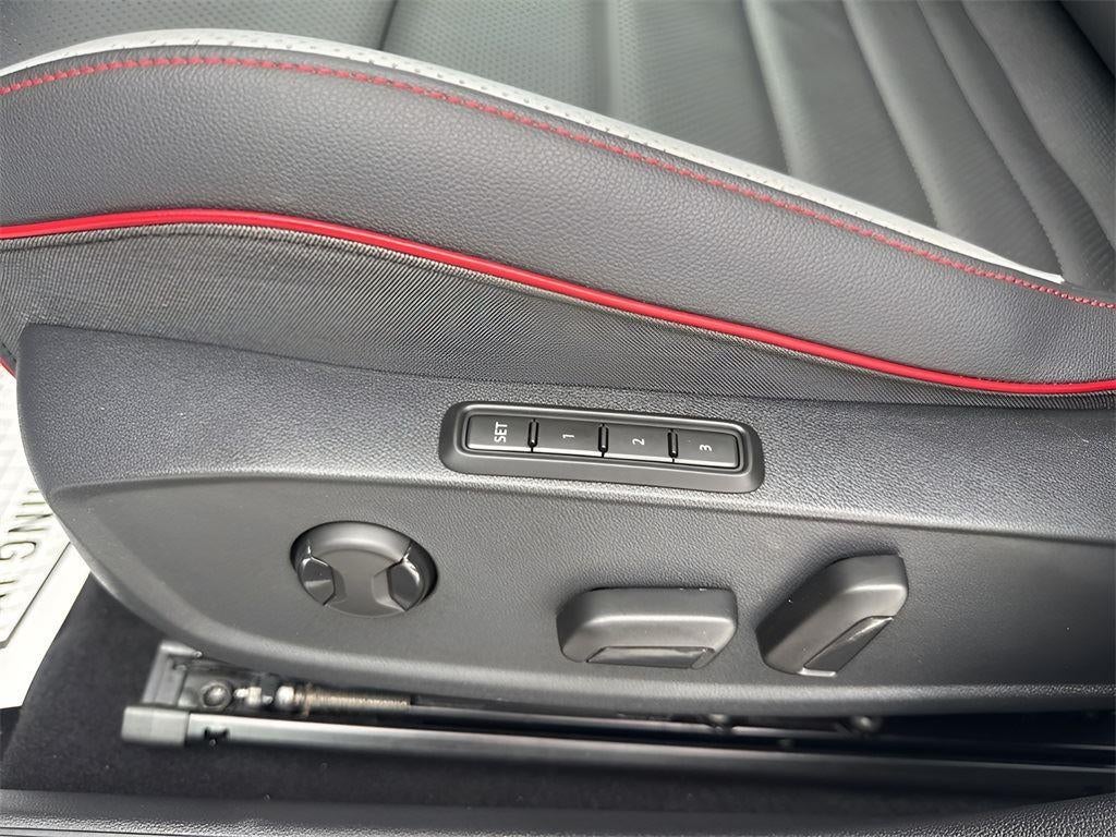 2024 Volkswagen Golf GTI SE