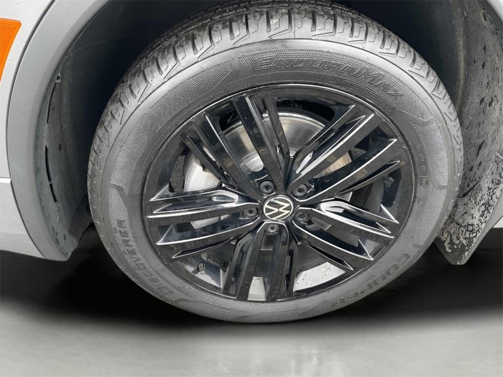 2022 Volkswagen Tiguan SE R-Line Black