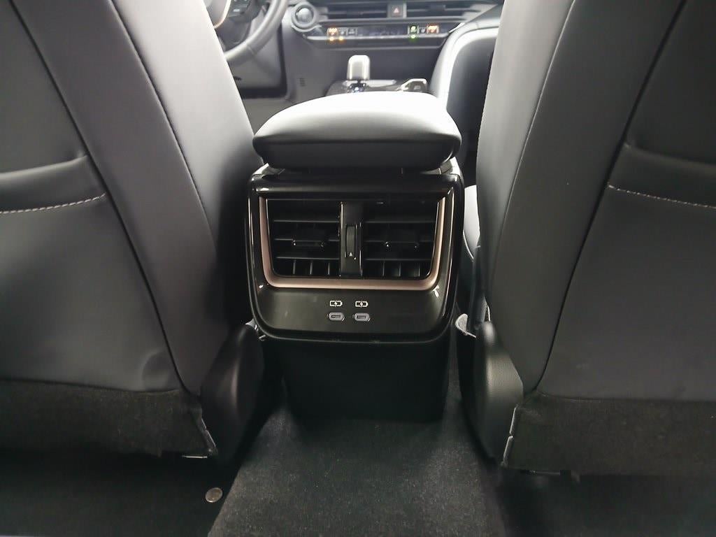 2025 Toyota Crown Signia XLE