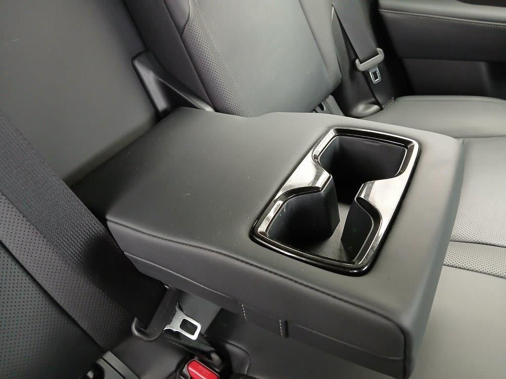 2025 Toyota Crown Signia XLE