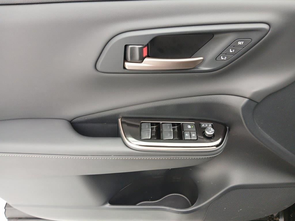 2025 Toyota Crown Signia XLE