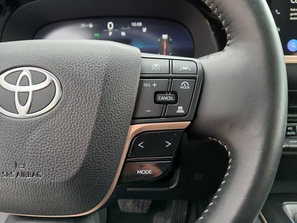 2025 Toyota Crown Signia XLE