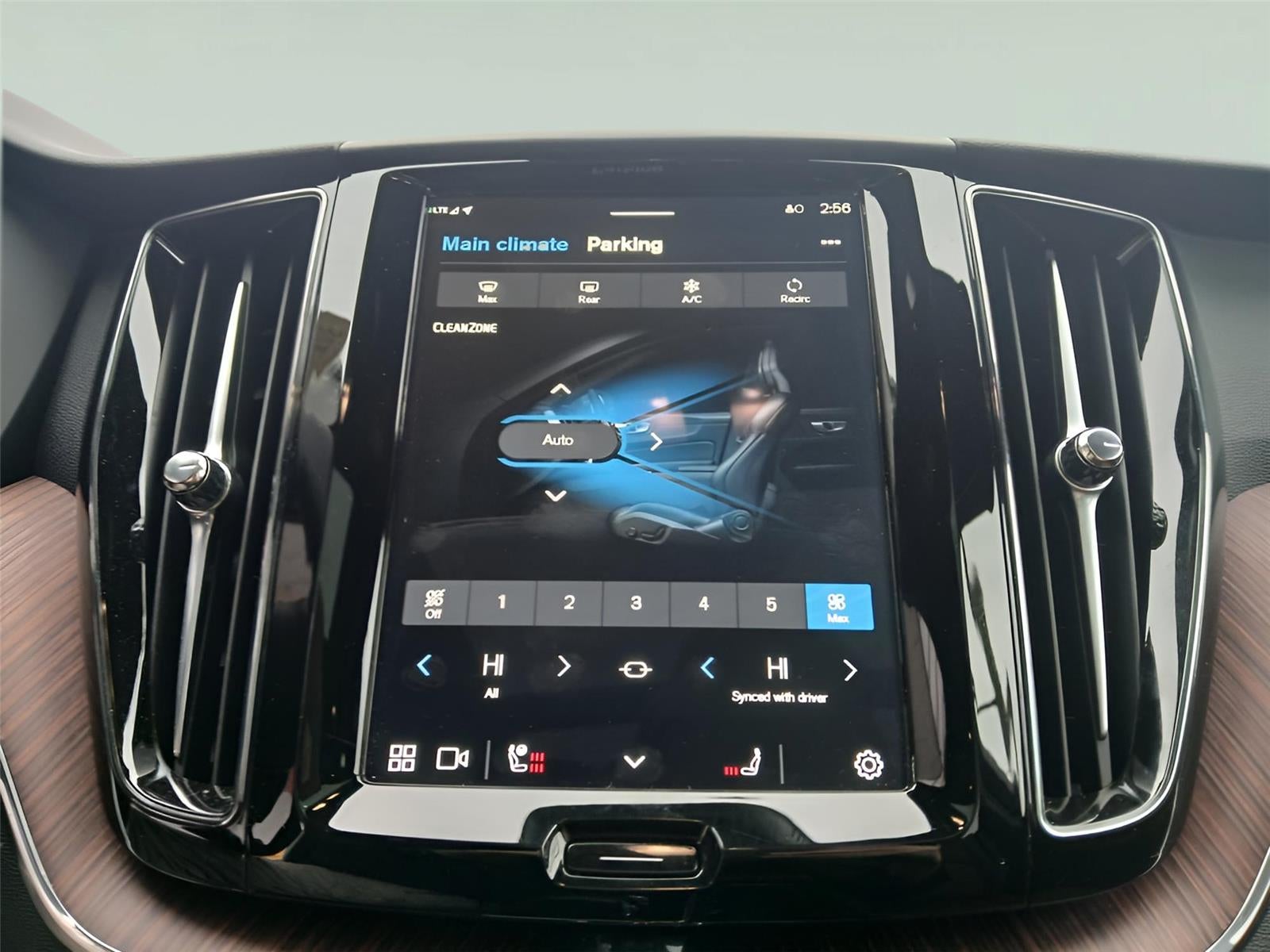 2025 Volvo XC60 Plus