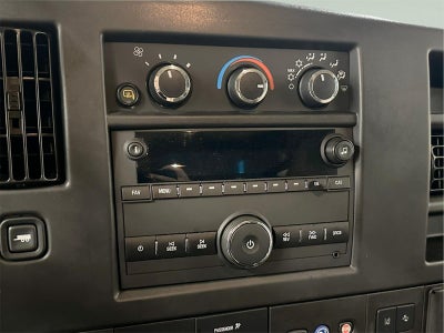 2025 Chevrolet Express Passenger 3500 1LT