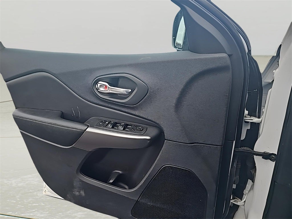 2019 Jeep Cherokee Latitude Plus Fresh Trade! Low Miles, Android Auto& Apple Carpla