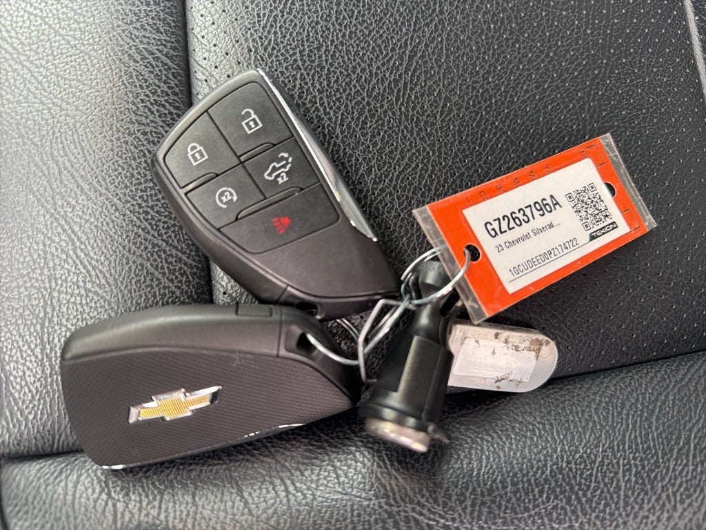 2023 Chevrolet Silverado 1500 RST CARBRAVO!