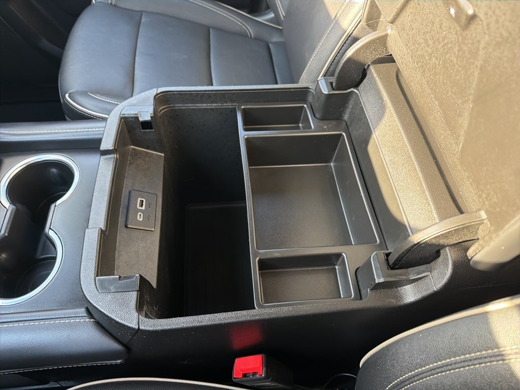 2023 GMC Yukon SLT CARBRAVO!