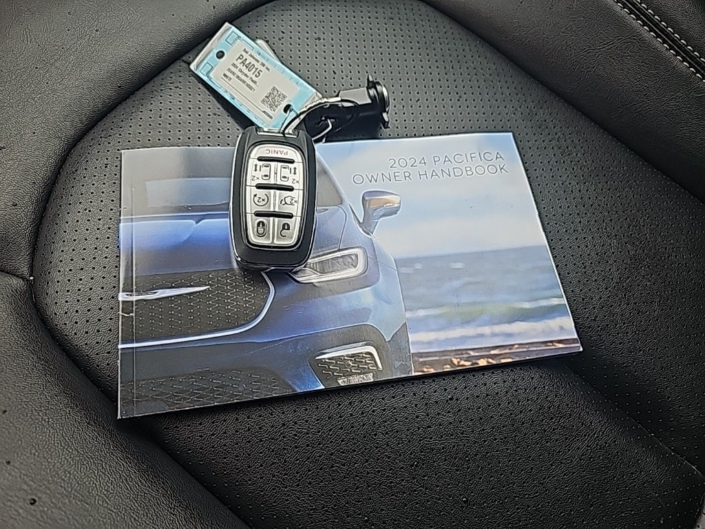 2024 Chrysler Pacifica Touring L Fresh Trade! Remote Start, Power Rear Doors, Power