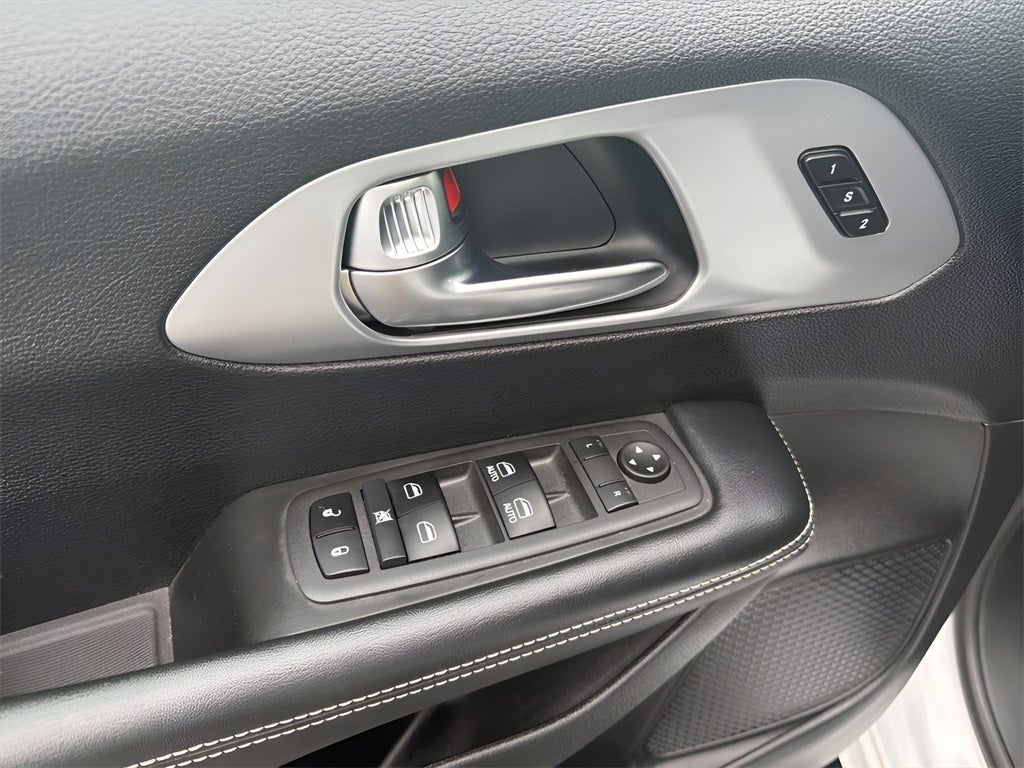 2022 Chrysler Pacifica Touring L CARBRAVO!