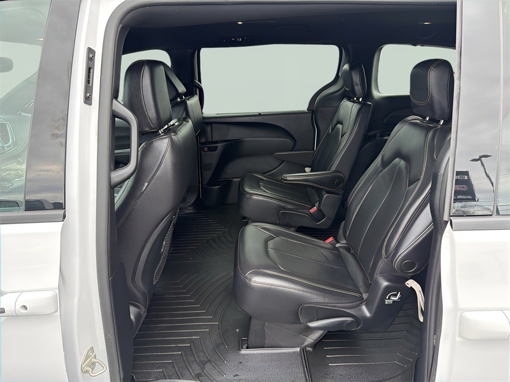 2022 Chrysler Pacifica Touring L CARBRAVO!