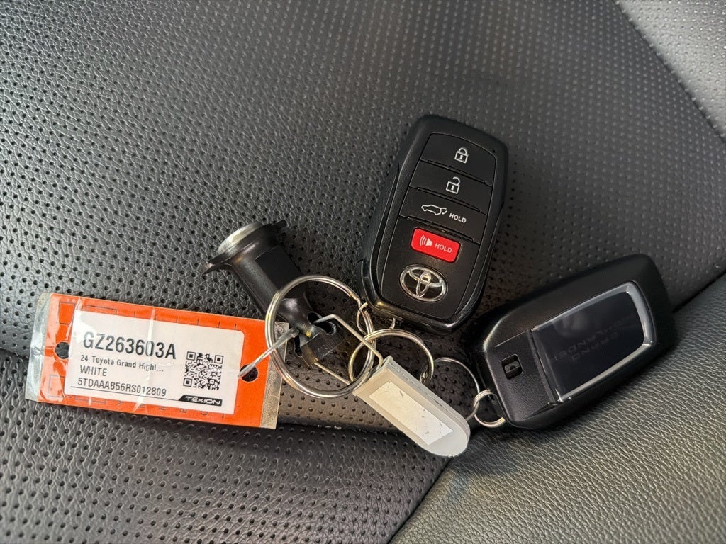 2024 Toyota Grand Highlander Limited CARBRAVO CERTIFIED!