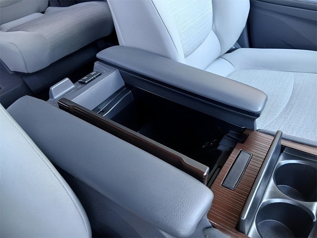 2021 Toyota Sienna LE 8 Passenger