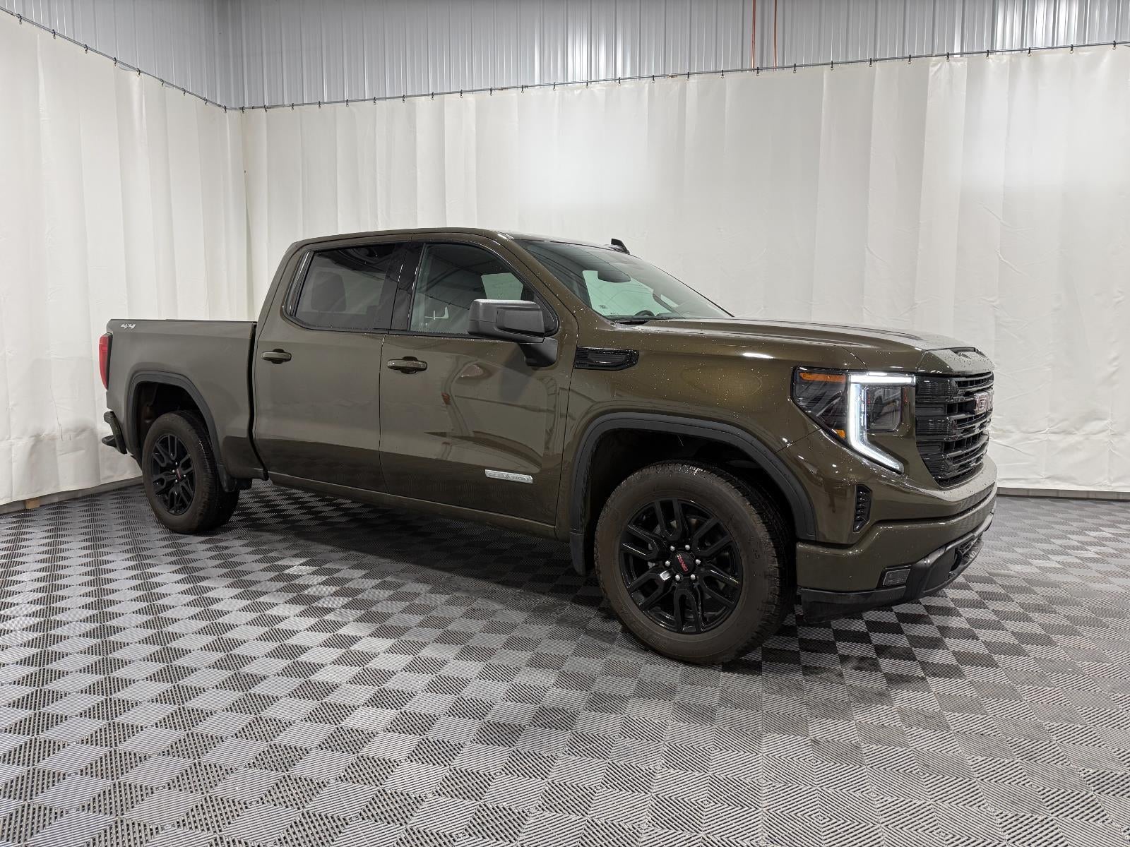 2024 GMC Sierra 1500 4WD Crew Cab Short Box Elevation with 3VL