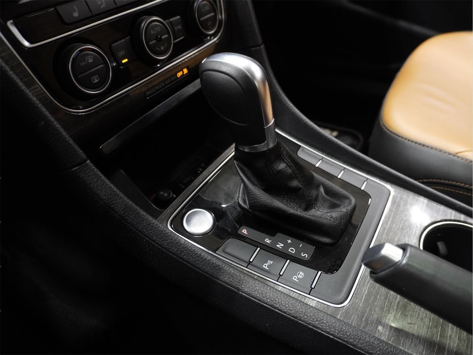 2018 Volkswagen Passat 2.0T SEL Premium